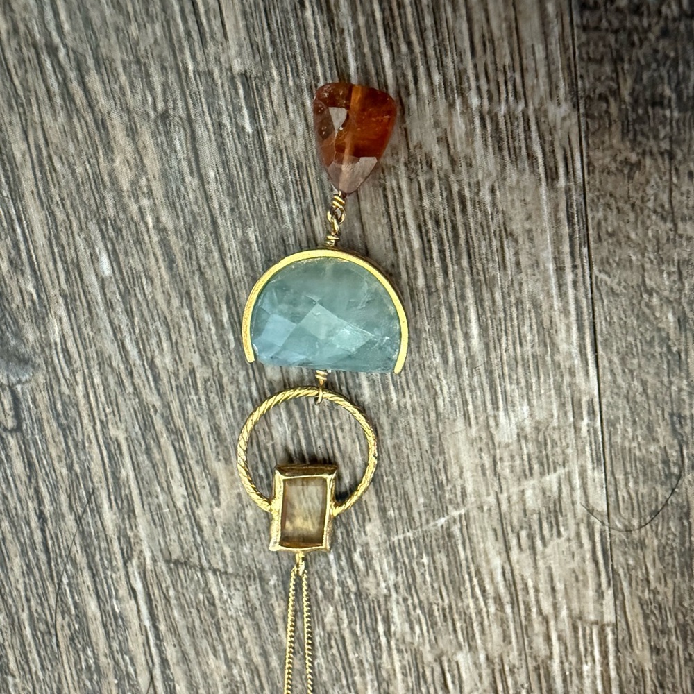 Elegant Gold and Green Pendant Necklace